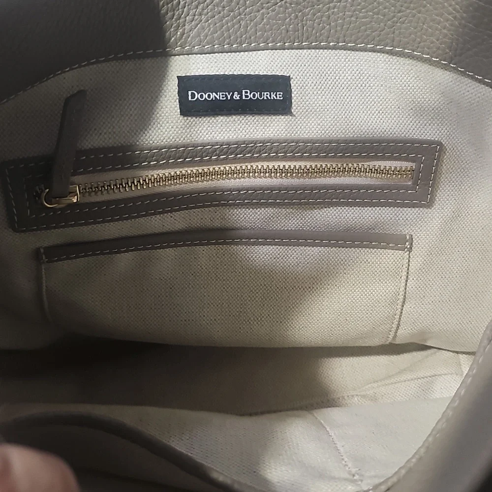 Dooney And Bourke Elegant Women's Bag NWOT